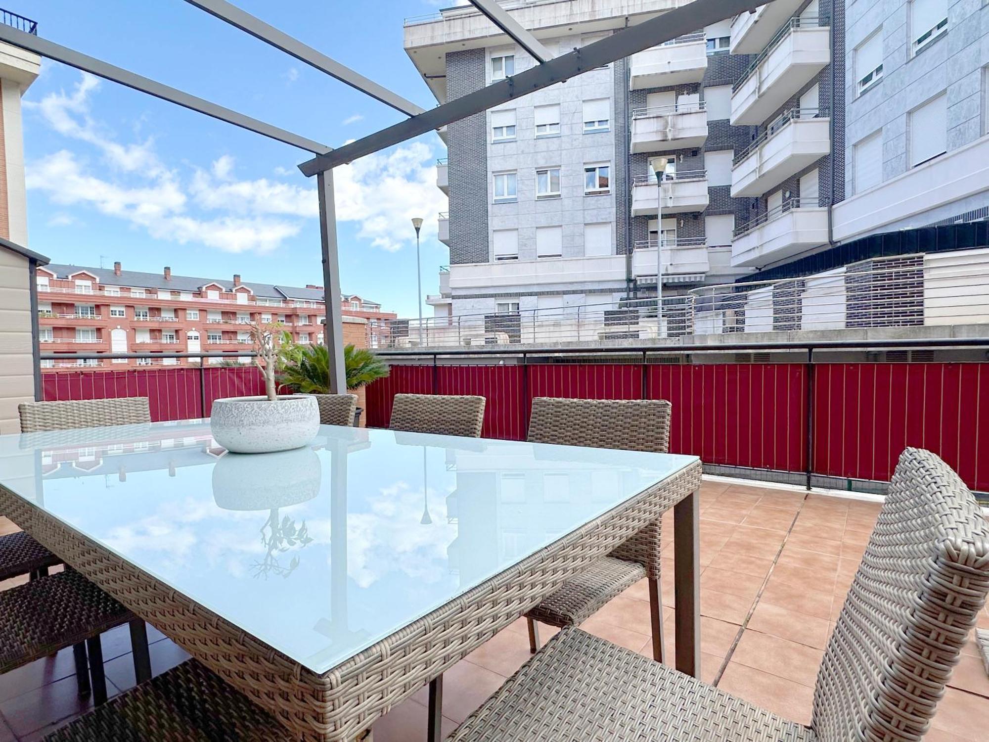 Апартаменты Apartamento Con Gran Terraza En El Centro Кастро-Урдиалес Экстерьер фото