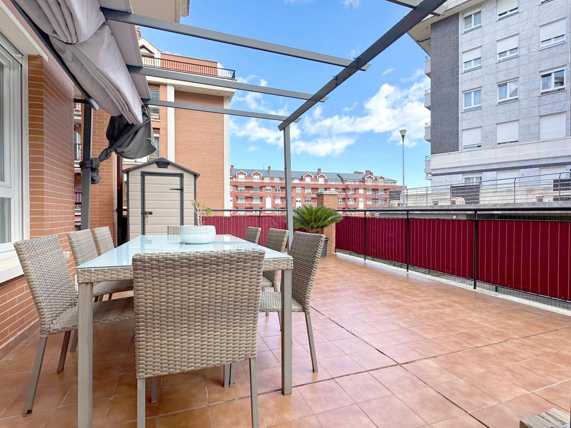 Апартаменты Apartamento Con Gran Terraza En El Centro Кастро-Урдиалес Экстерьер фото